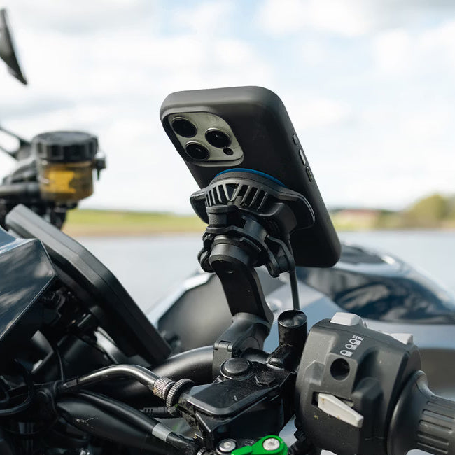 Quad Lock - Waterproof Wireless Charging Head 12V-24V (V2) - Lifestyle 3